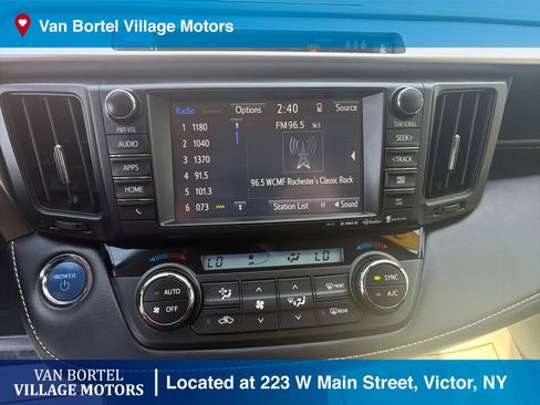 Used 2018 Toyota RAV4 Limited AWD/4WD image 19
