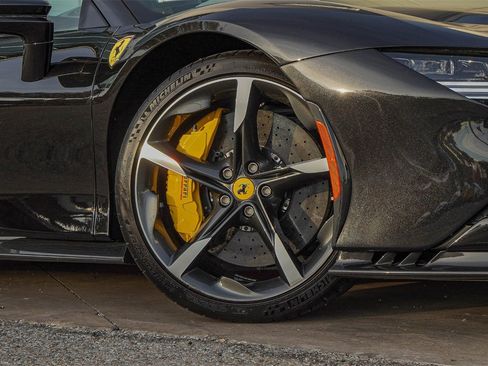Used 2023 Ferrari SF90 Spider image 3