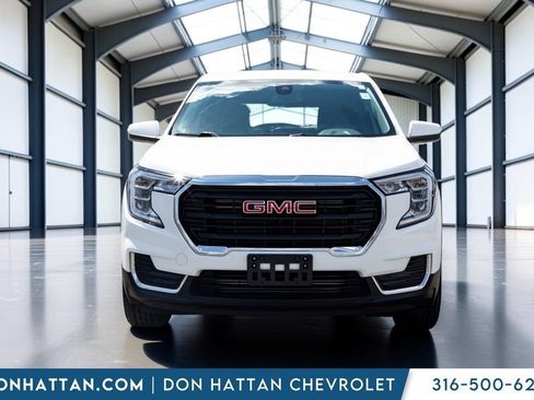 Used 2024 GMC Terrain SLE FWD image 26