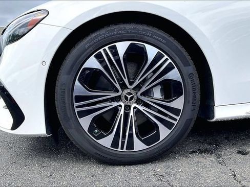 Used 2025 Mercedes-Benz E 350 4MATIC Sedan image 5