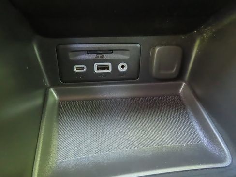 Used 2024 GMC Terrain SLT w/ Infotainment Package II AWD/4WD image 10