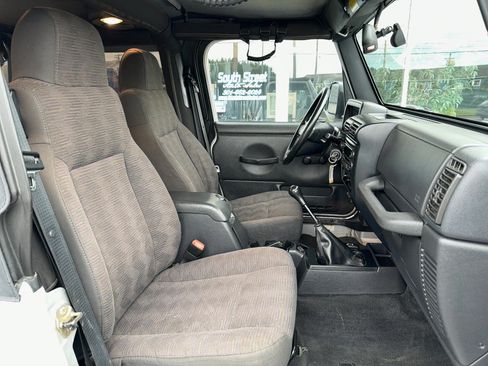 Used 2005 Jeep Wrangler Rubicon AWD/4WD image 15