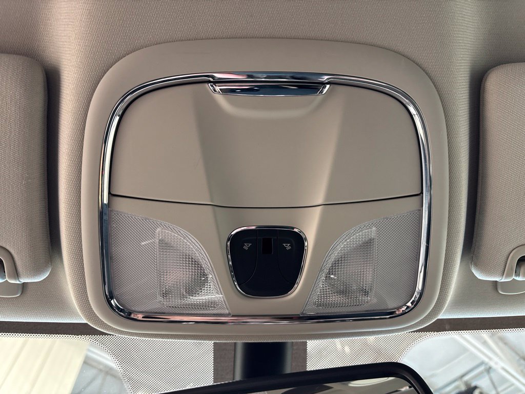Used 2014 Jeep Cherokee Latitude w/ Cold Weather Group FWD image 32