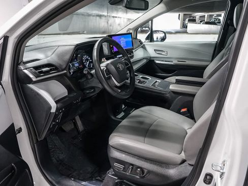 Certified 2025 Toyota Sienna XLE w/ XLE Plus Package AWD/4WD image 19