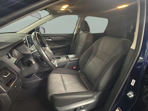 Used 2025 Nissan Rogue SV FWD image 11