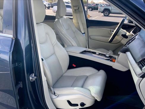 Used 2023 Volvo XC90 T8 Ultimate w/ Lounge Package image 8