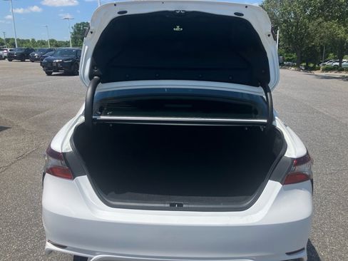 Used 2024 Toyota Camry SE FWD image 19