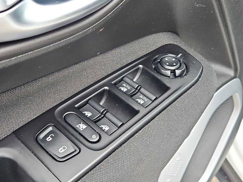 Used 2021 Jeep Renegade Latitude w/ Luxury Group I image 23