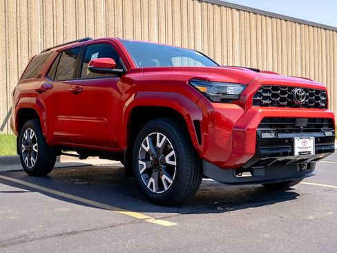 New 2026 Toyota 4Runner TRD Sport AWD/4WD image 2