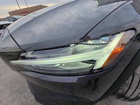 Certified 2025 Volvo V60 B5 Cross Country Plus image 34