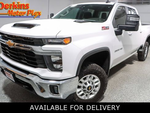 Used 2024 Chevrolet Silverado 2500 LT w/ Convenience Package AWD/4WD image 1