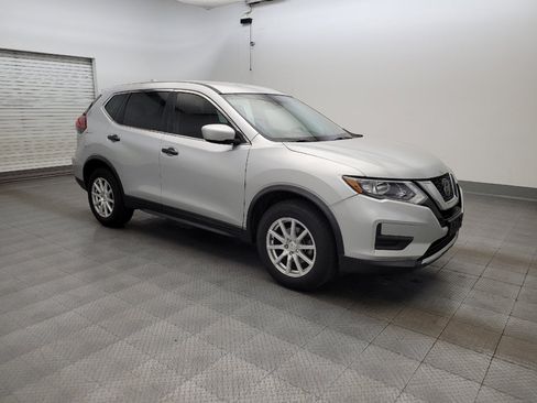 Used 2019 Nissan Rogue S FWD image 11