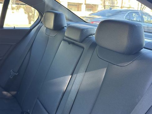 Used 2017 BMW 320i Sedan RWD image 19