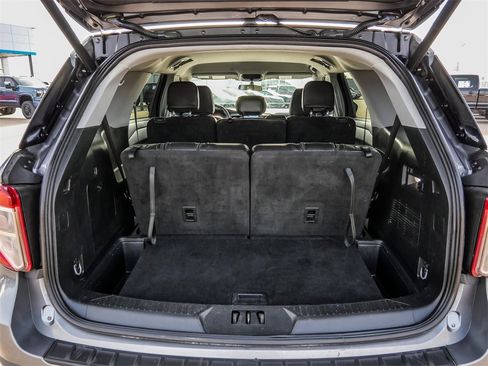 Used 2024 Ford Explorer XLT w/ Equipment Group 202A image 12