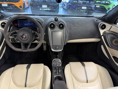 Used 2018 McLaren 570S Spider image 10