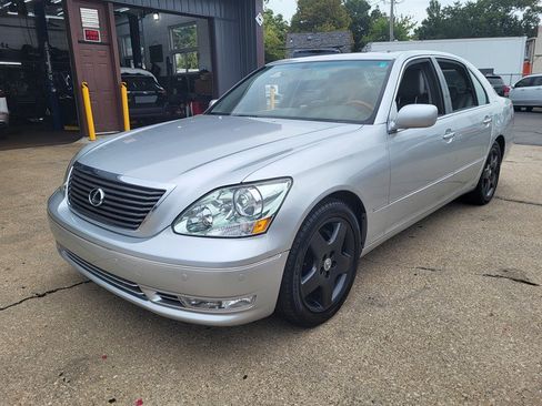 Used 2005 Lexus LS 430 RWD image 3