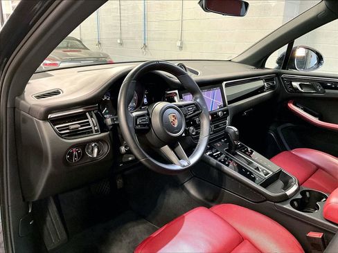 Certified 2023 Porsche Macan S image 4