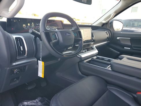 New 2025 Ford Expedition Max Platinum w/ Driver's Package image 9