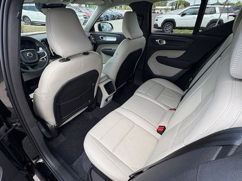 Used 2022 Volvo XC40 T4 Momentum FWD image 15