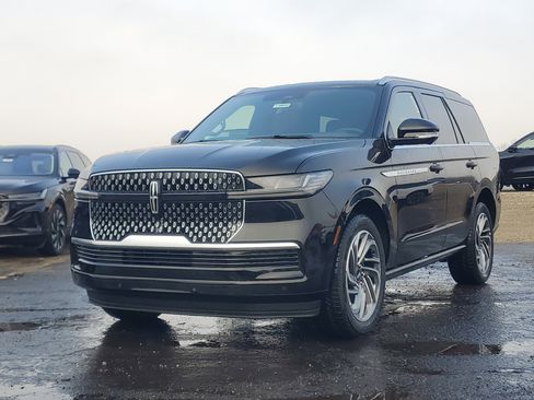 New 2026 Lincoln Navigator Reserve image 2
