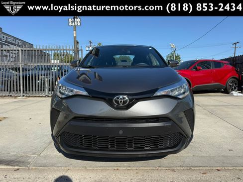 Used 2020 Toyota C-HR XLE FWD image 2
