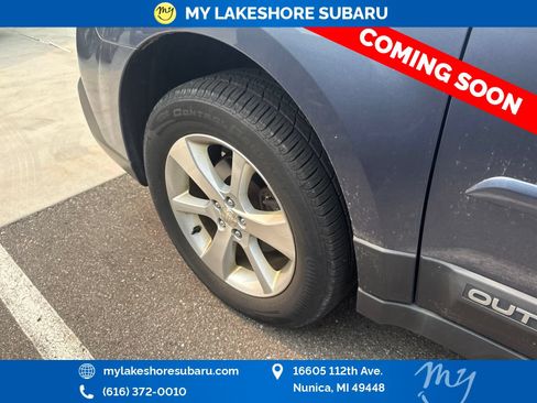 Used 2014 Subaru Outback 2.5i Limited w/ Moonroof Package AWD/4WD image 9