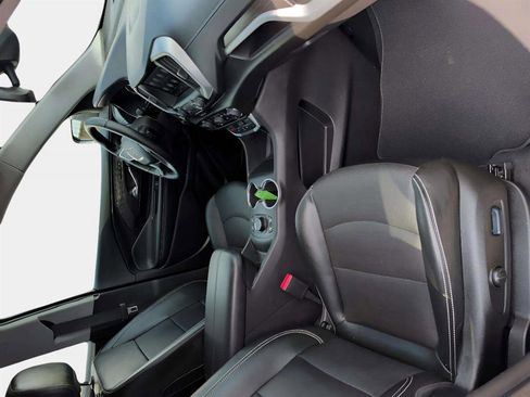 Used 2024 GMC Terrain SLT image 20