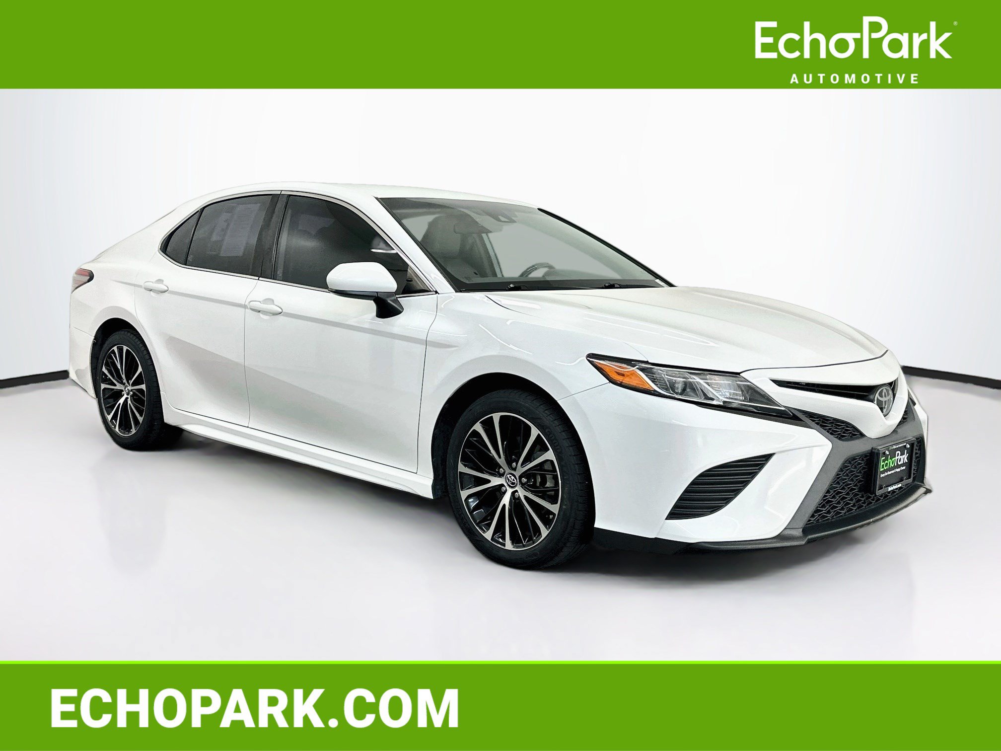 Used 2019 Toyota Camry SE w/ Carpet Mat Package FWD image 1
