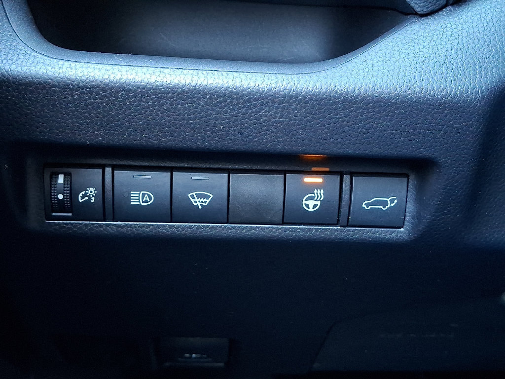 Used 2021 Toyota RAV4 XLE w/ Convenience Package AWD/4WD image 28