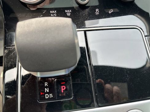 Used 2022 Land Rover Range Rover Velar R-Dynamic S image 8