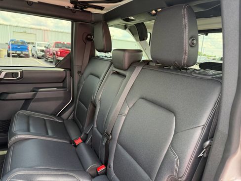 Used 2026 Ford Bronco Badlands AWD/4WD image 11