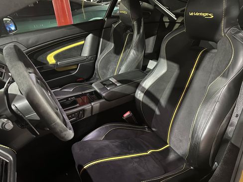 Used 2015 Aston Martin V12 Vantage S RWD image 24