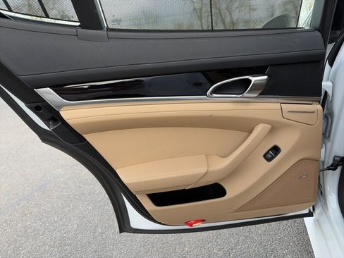 Used 2015 Porsche Panamera S image 12