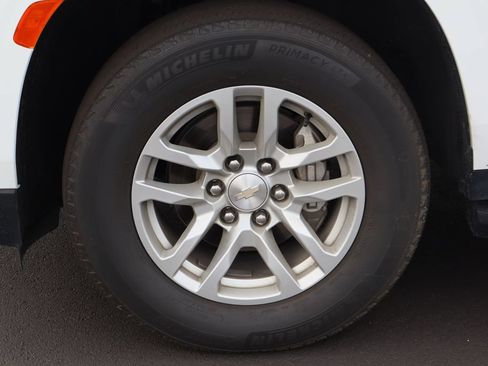 Used 2024 Chevrolet Suburban LT RWD image 34