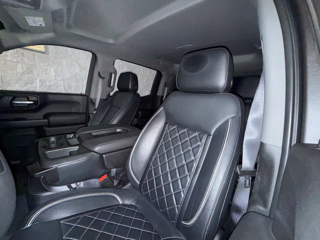 Used 2022 Chevrolet Silverado 1500 Custom w/ LPO, Dark Essentials Package RWD image 4