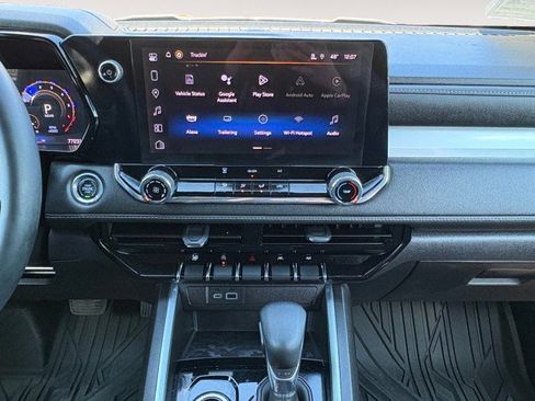 Used 2024 Chevrolet Colorado LT image 12