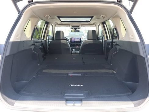 Certified 2025 Nissan Rogue SL w/ Tech Package AWD/4WD image 27