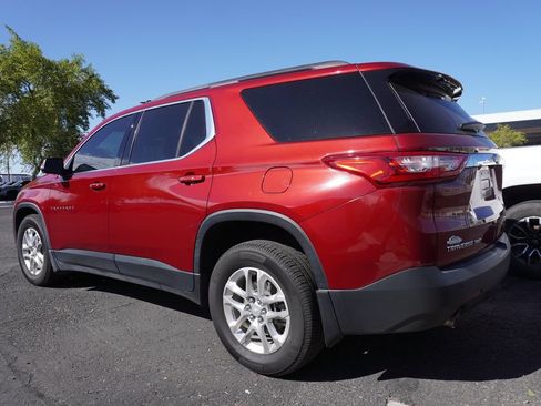 Used 2021 Chevrolet Traverse LT AWD/4WD image 2