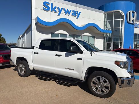 Used 2018 Toyota Tundra SR5 w/ SR5 Upgrade Package image 1