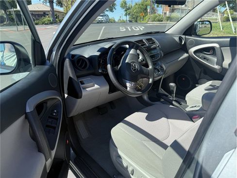 Used 2006 Toyota RAV4 Limited w/ Tow Prep Pkg AWD/4WD image 9