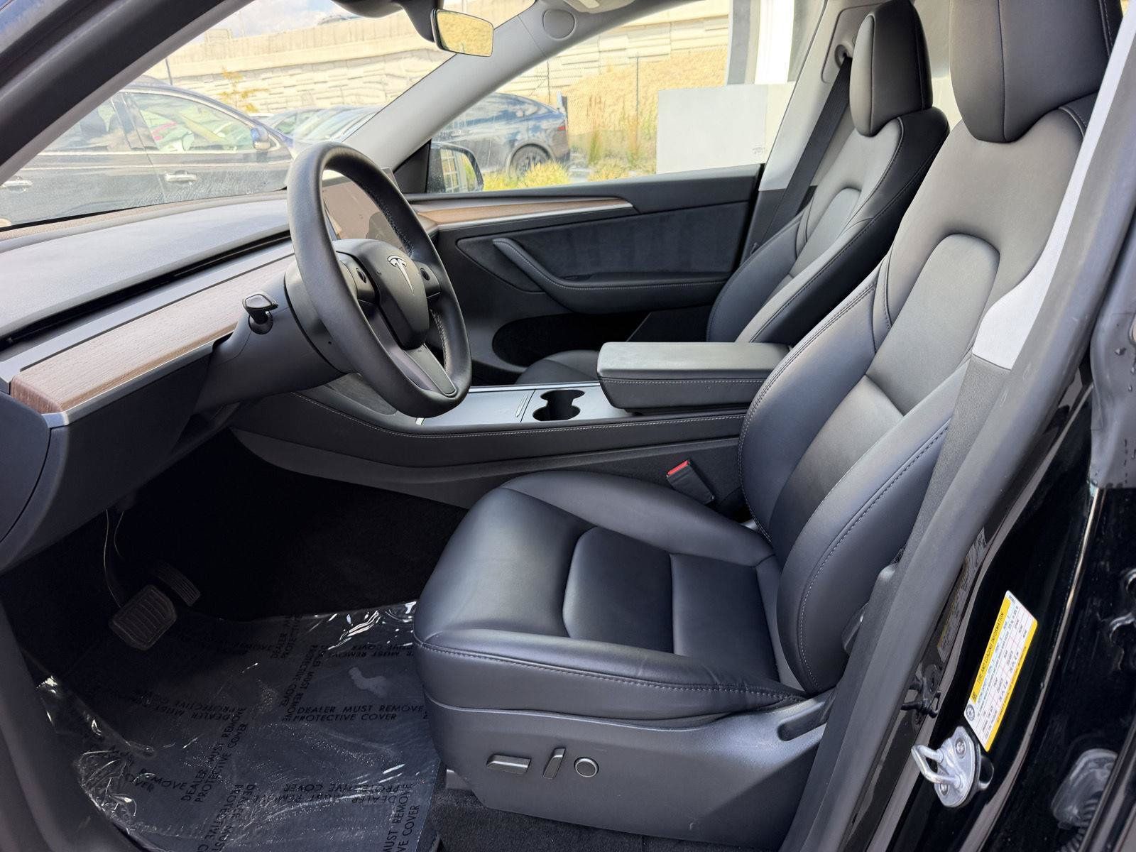 Used 2024 Tesla Model Y 2WD image 12