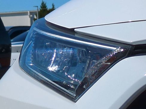 Used 2021 Toyota RAV4 XLE image 9