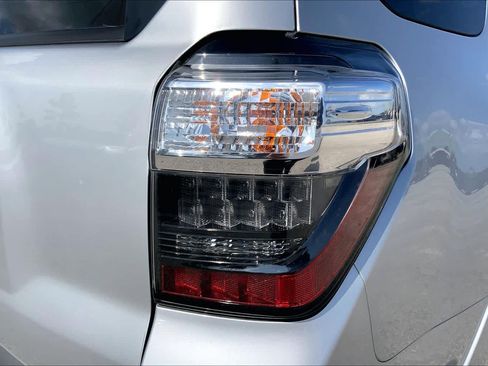 Used 2022 Toyota 4Runner SR5 Premium w/ Moonroof Package RWD image 30
