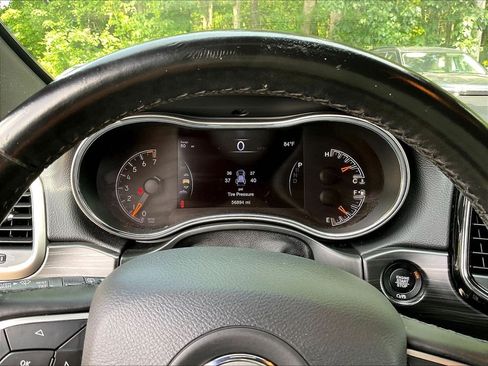 Used 2019 Jeep Grand Cherokee Altitude AWD/4WD image 15