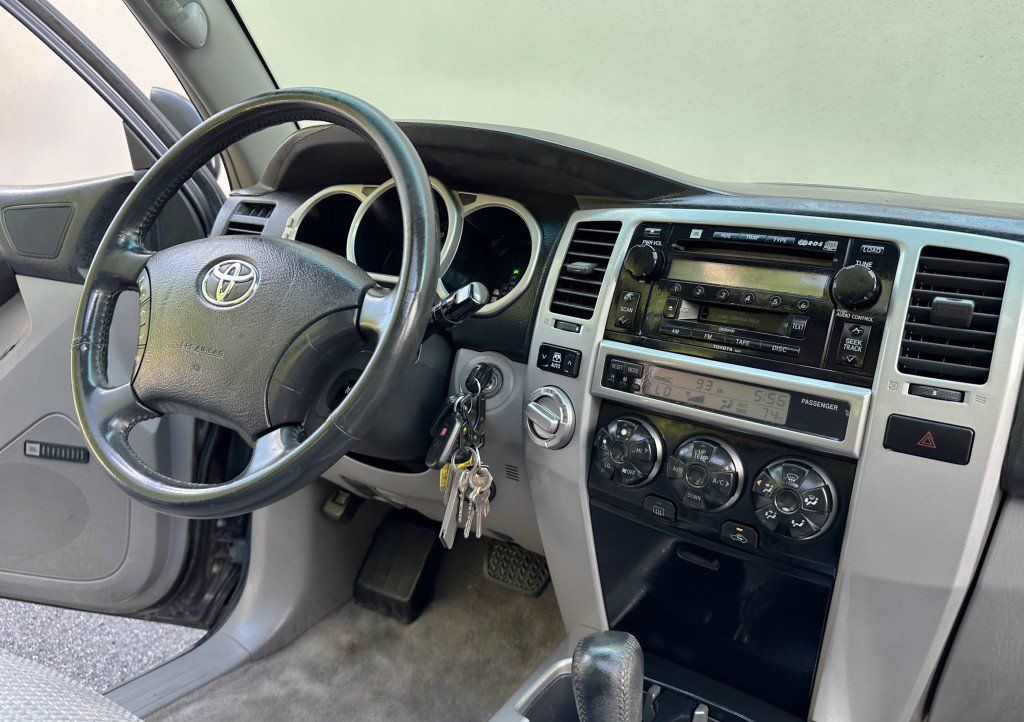 Used 2003 Toyota 4Runner SR5 w/ 4Runner Convenience Pkg AWD/4WD image 30