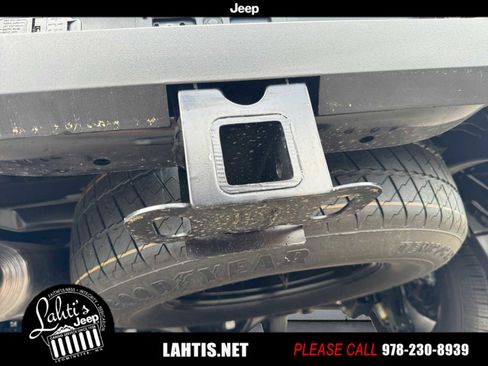 Used 2025 Toyota Tacoma Limited image 24