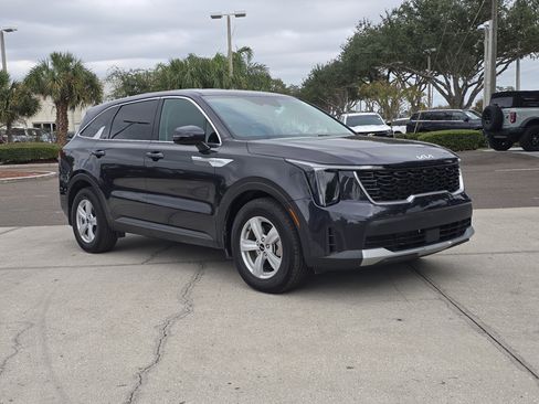 Certified 2025 Kia Sorento LX image 2
