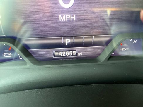 Used 2025 RAM 1500 Laramie AWD/4WD image 16