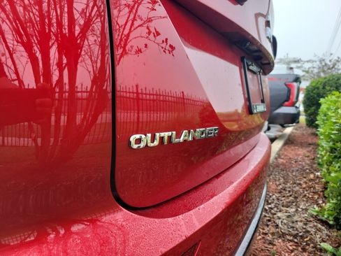 Used 2023 Mitsubishi Outlander SEL image 7