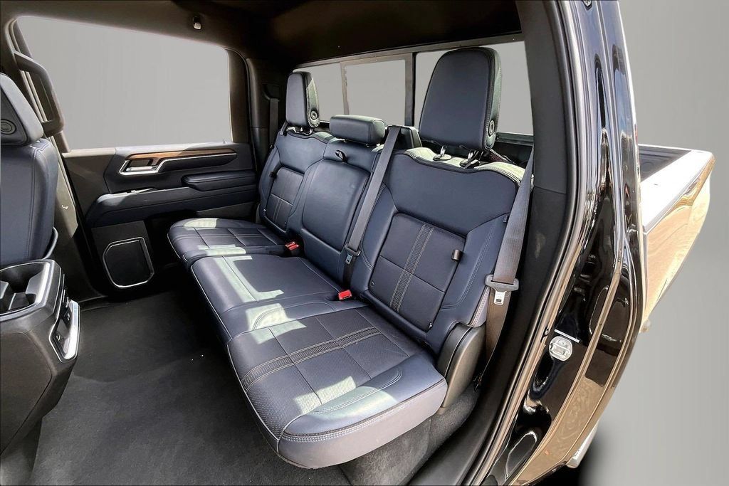 Used 2024 Chevrolet Silverado 3500 High Country w/ Technology Package AWD/4WD image 23
